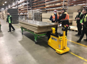 How Electric Tuggers Improve Material Flow Efficiency in Modern Industrial Operations