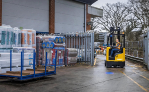 How Can a Reach Truck Forklift Improve Warehouse Storage Efficiency?