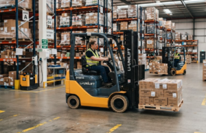 Applications of Electric Counterbalance Forklifts in Warehouses